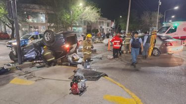 Cuatro personas resultaron heridas por el choque en Neuquén. (Foto gentileza Lucas Hernandorena)