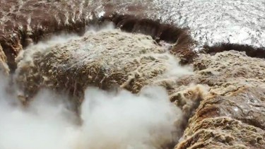 El caudal del río Iguazú desbordó la Garganta del Diablo. Foto: Captura. 