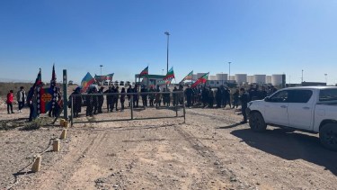 Comunidades mapuches interrumpen el acceso a basureros en Vaca Muerta. Foto: Gentileza. 