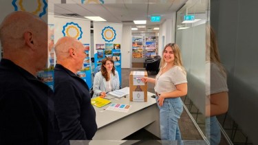 Ciudadanos argentinos votando en Nueza Zelanda. Foto: Gentileza. 