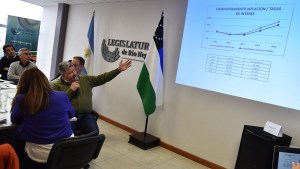 Río Negro incrementa su necesidad financiera: cuánto abona al banco por los descubiertos