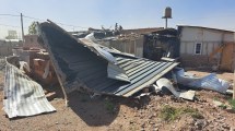 Imagen de Alerta por vientos en Neuquén: camiones volcados, voladuras de techos y cortes de luz
