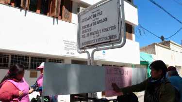 Desde la Campaña por la Emergencia en Violencia se concentraron en Fiscalía de Allen.Foto Juan Thomes 