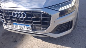 Video: un accidente de tránsito terminó con denuncias cruzadas en el centro de Roca