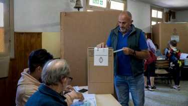 Sergio Capozzi, candidato a diputado de Juntos por el Cambio hizo un llamado "masivo a votar" desde Bariloche. Foto: Marcelo Martinez