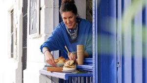 Belén Melamed, la pastelera argentina reconocida a nivel internacional y la anfitriona de su local familiar