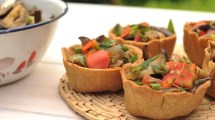 Imagen de Canastitas de berenjenas, cebolla y tomates asados