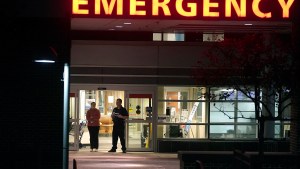 Intensa búsqueda en EEUU de sospechoso de tiroteos que dejaron 22 muertos