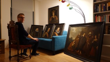 Arthur Brand con las seis pinturas recuperadas. Fuente: Twitter @brand_arthur

