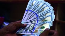 Imagen de Dólar blue: volvió a bajar este jueves 7 de marzo de 2024 y se alejó de los $1.000
