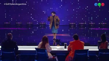 La Joaqui agradeció a una participante por su presentación en Got Talent Argentina. Foto: Captura Telefé