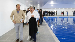 Loncopué tiene pileta pública hace un año y nunca pudo usarla: «Le pusieron agua solo para inaugurarla»