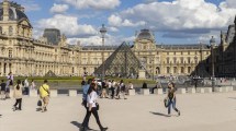 Imagen de Evacúan el Museo del Louvre en París y el Palacio de Versalles por «razones de seguridad»