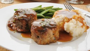 Medallones de cerdo + guarnición = plato perfecto