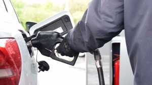 Fin del congelamiento: YPF aumentó los precios de la nafta y el gasoil entre un 10 y 12%