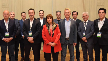 Dólar blue desatado. Desde Juntos por el Cambio responsabilizan a Massa y Milei por la corrida cambiaria.