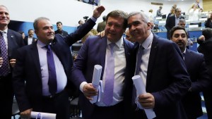 Los 48 diplomas que pusieron en pausa la tensión política rionegrina