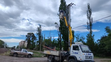 Continúa este domingo el fuerte viento en varias localidades de la región. Foto gentileza Edersa. 