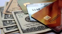 Imagen de Dólar tarjeta y vacaciones: cómo ahorrar dinero si vas a viajar al exterior