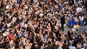 Massa cerró su campaña con jóvenes: «Si me faltaba energía para el domingo, me la dieron ustedes»