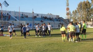 Suspensión en Centenario &#8211; Don Bosco: agredieron al arquero y al DT del Barrio