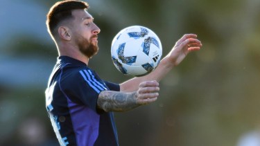 Lionel Messi será titular en la Argentina para recibir a Uruguay por la quinta fecha de las Eliminatorias. (AP Photo/Gustavo Garello)