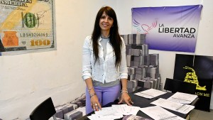 Despliegue de “voluntarios” de La Libertad Avanza para el balotaje en Bariloche