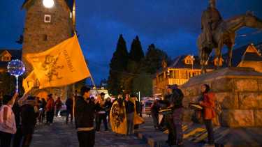 La Libertad Avanza festejó anoche el resultado nacional en el Centro Cívico de Bariloche. Foto: Chino Leiva