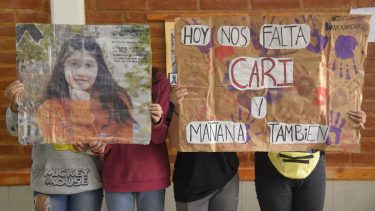Algunos de los carteles que hicieron para la marcha. También escribieron cartas y canciones. Foto Florencia Salto.