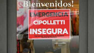 Aplicaciones y grupos de Whatsapp, todo para defenderse de la inseguridad. Foto: Florencia Salto. 