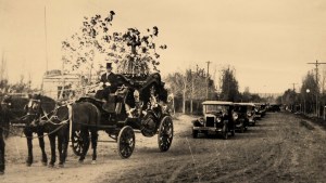 El último viaje: esa vieja costumbre de alquilar carrozas fúnebres con caballos