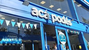 Video: Otra vez, rompieron una vidriera para robar en Cipolletti