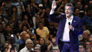 Massa asumió el compromiso de terminar la Ruta 22: «Es una vergüenza que esa obra lleve 15 años»