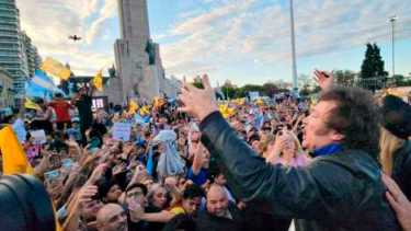Milei encabezó un acto en Rosario, a días del balotaje. Foto: Gentileza La Nación