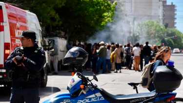 El miércoles los afiliados al Sejun se concentraron frente al Tribunal Superior en Neuquén. Este viernes tendrán una asamblea provincial. (Matías Subat)