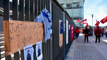 Familiares y allegados a las víctimas se congregaron en la Ciudad Judicial de Neuquén. (Archivo/Matías Subat)