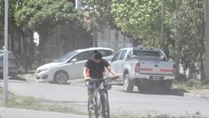 Alerta por viento zonda y un frente frío que alivia el calor: qué pasa con las ráfagas y lluvias en Neuquén y Río Negro