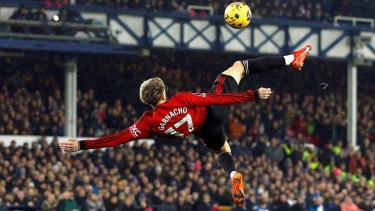 ¡Increíble!: Garnacho deslumbró a todos con gol de chilena frente al Everton