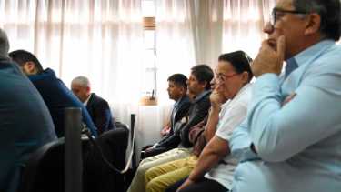 Graciela y Alejandro, madre y padre de Rafael Nahuel en la audiencia de alegatos este martes en Roca. Foto: Juan Thomes