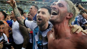 La revelación de De Paul en medio de elogios a Lionel Messi: «Jugaste desgarrado por nosotros»