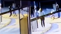 Imagen de Video | Así fue el ataque que dejó a un joven con muerte cerebral afuera de un boliche en Laferrere