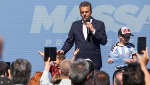 Video | Sergio Massa en Río Negro: acentuó sus diferencias con Milei sin mencionarlo, de cara al balotaje