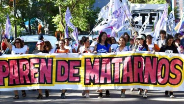 Marcha en Neuquén por el día internacional de lucha contra la violencia de género. Foto: Matías Subat. 