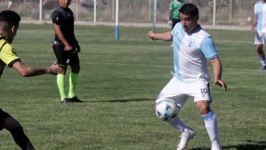 Guajardo metió el primer gol de La Amistad de penal. (Foto: Oscar Livera)