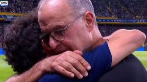 Video: el emotivo reencuentro de Bielsa con Aimar y Scaloni, en Argentina vs. Uruguay