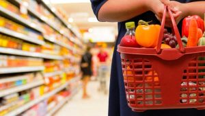 ¿Cuánto necesitó una familia para no ser pobre en octubre?: qué dice el Indec