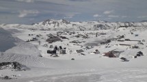 Imagen de Así está Copahue, tapada por la nieve en primavera: las fotos y el relato del único poblador