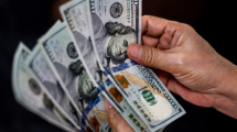 Imagen de A cuánto cotizó el dólar blue este lunes 11 de diciembre, tras la asunción de Javier Milei