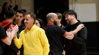 Buena onda entre Pato Denegri y Maxi Rubio, los entrenadores finalistas. (Archivo Matías Subat)