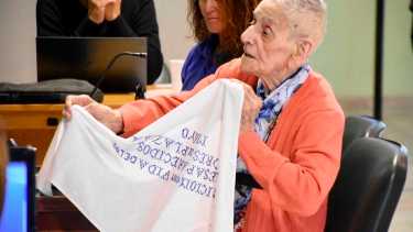 Video | «Este pañuelo es el símbolo de la libertad»: Inés Ragni en el juicio a los civiles por los crímenes de la dictadura